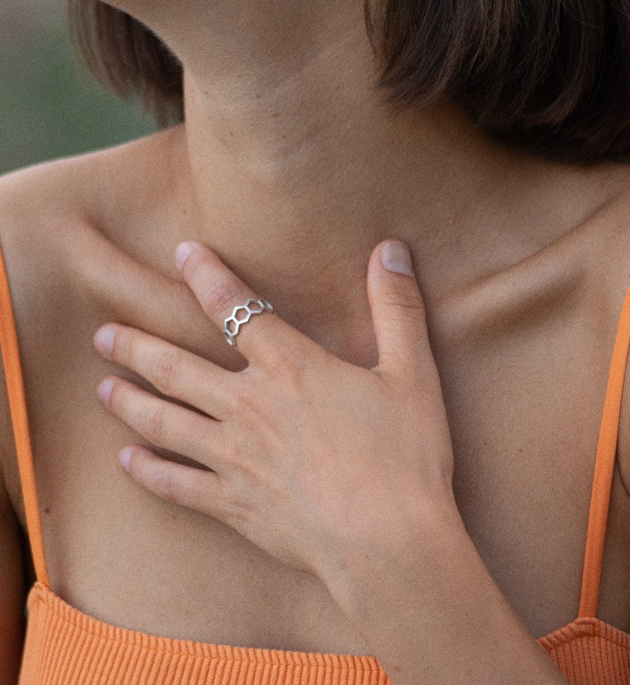 Girl wearing honey comb ring Silver 925 Inbeetween Jewellery 